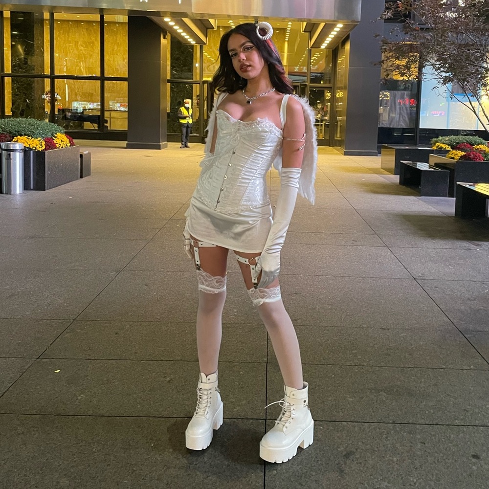 DOLLSKILL | White Chunky Platform Boots With Chains | Size: 8.5 - 9